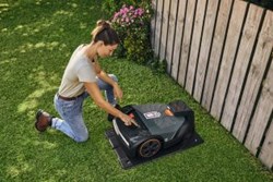Slika UPRAVLJALNI ELEMENTI ROBOTSKE KOSILNICE iMOW
