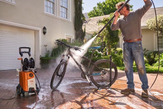 Čiščenje kolesa z visokotlačnim čistilcem