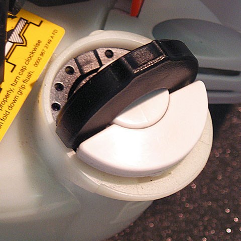 Slika Pokrov rezervoarja, ki ne potrebuje orodja