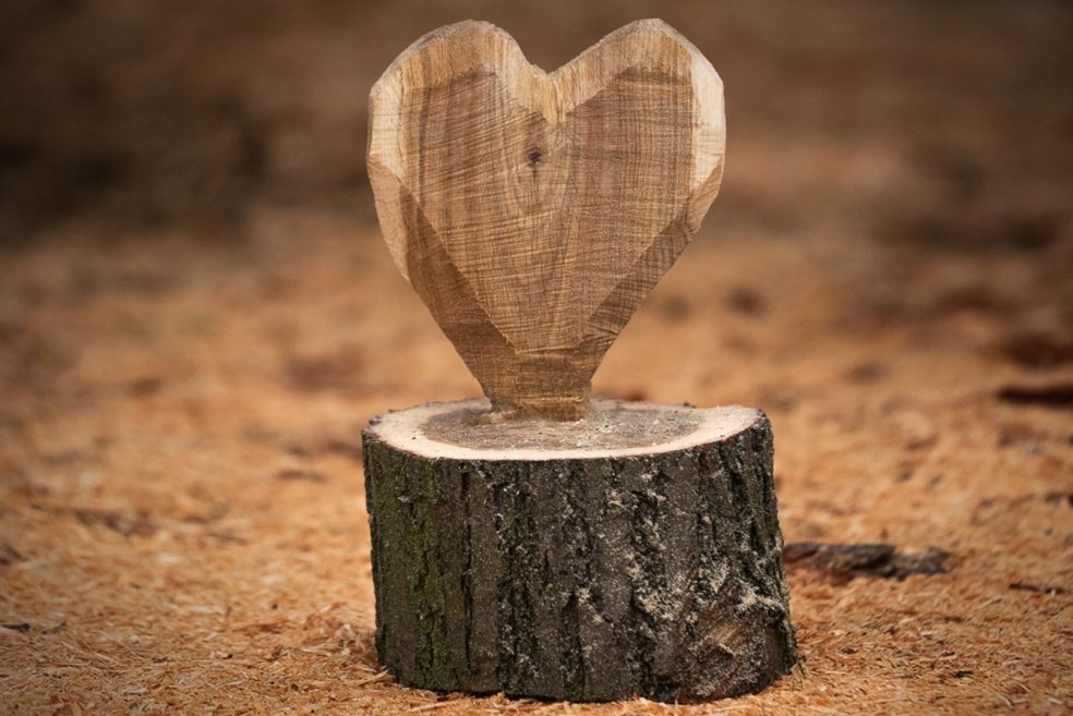 Bliža se valentinovo:  Izdelajte srce iz lesa